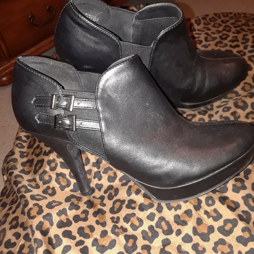 Twisted Black Ankle boots